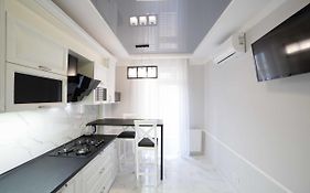 Leogrand Apartments On Kulisha 36